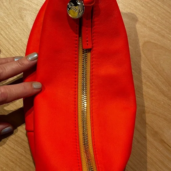 Clare V. Petit Moyen - Picture 6 of 8